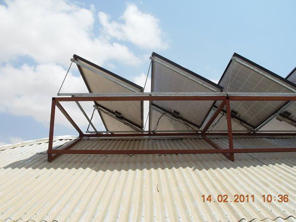 solar_panels_on_roof_of_ablution.jpg
